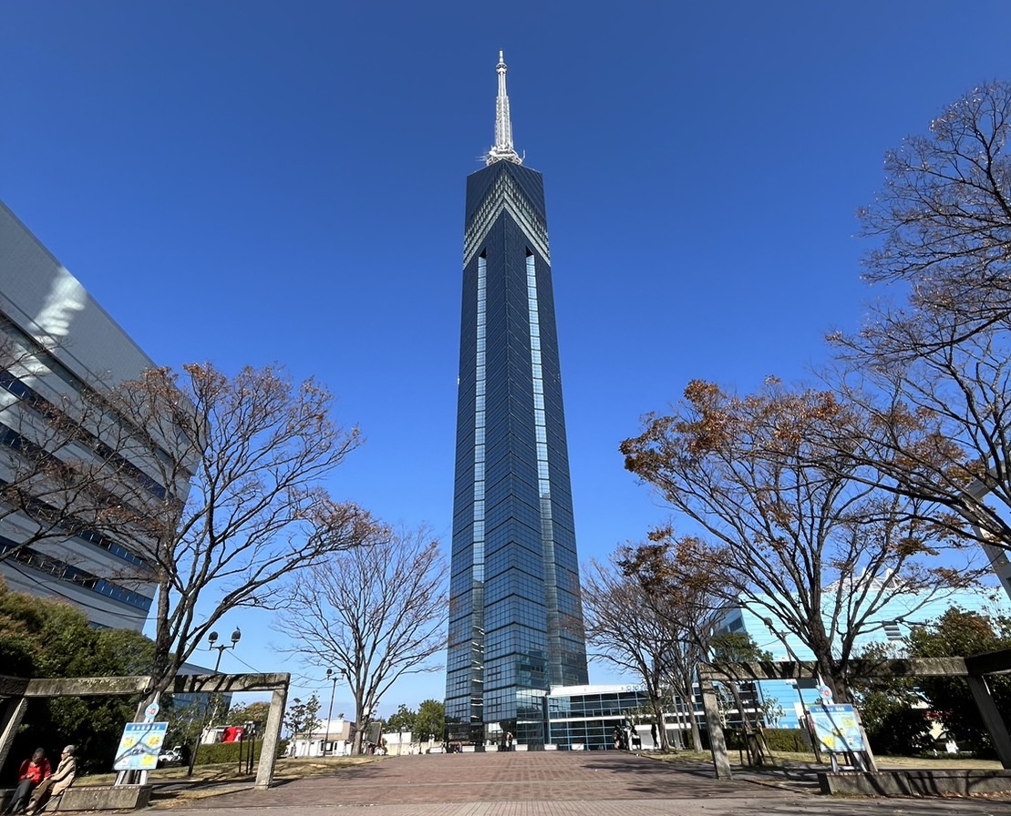 FUKUOKA TOWER 、上から見るか？横から見るか？