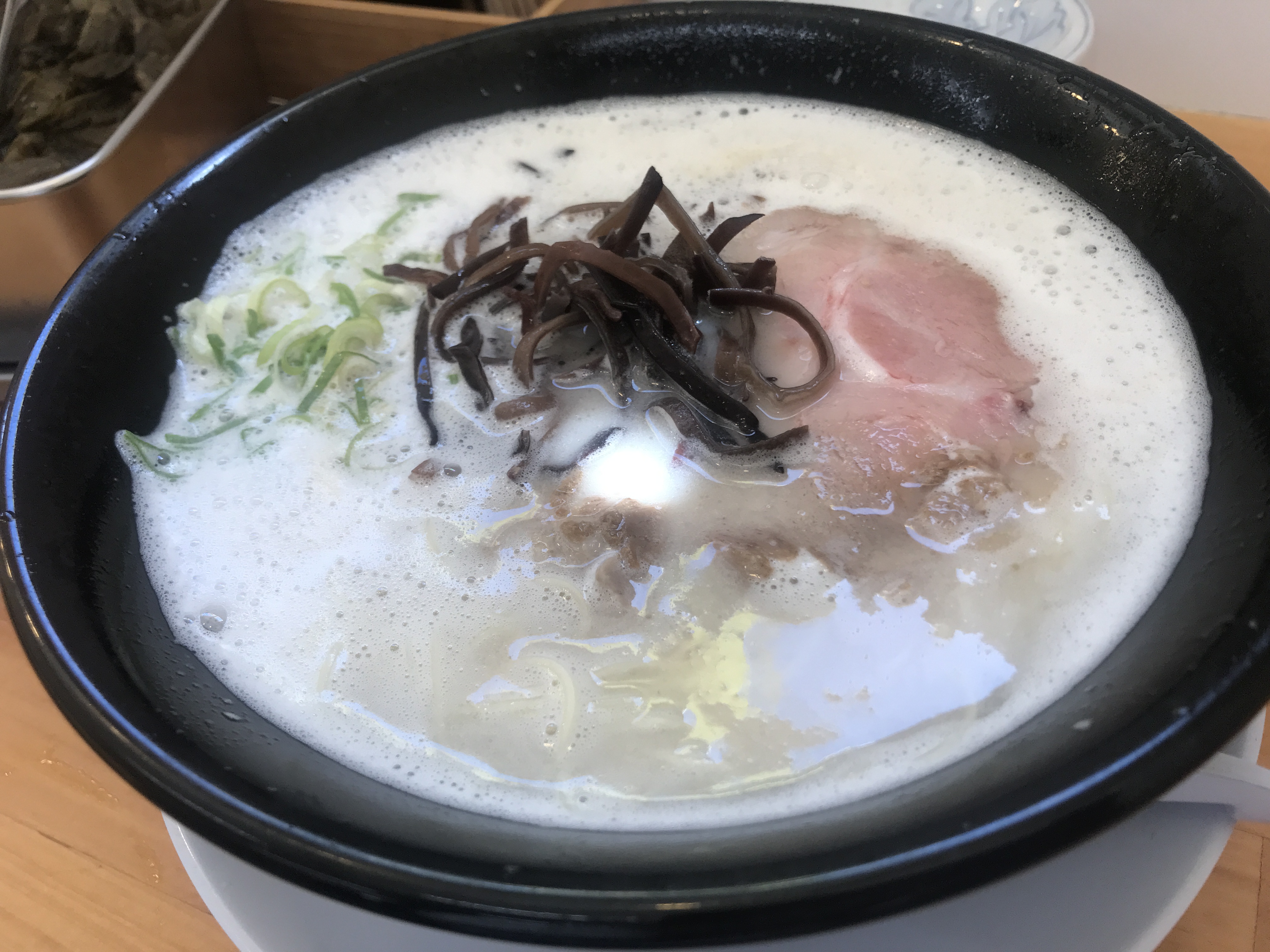 博多豚骨ラーメン　元気一杯！！